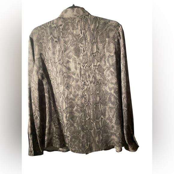 Jones New York Preloved silk blouse. - Picture 3 of 3